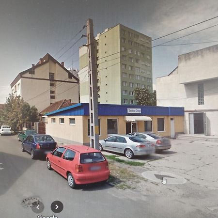 Riverside White Apartment Satu Mare Bagian luar foto