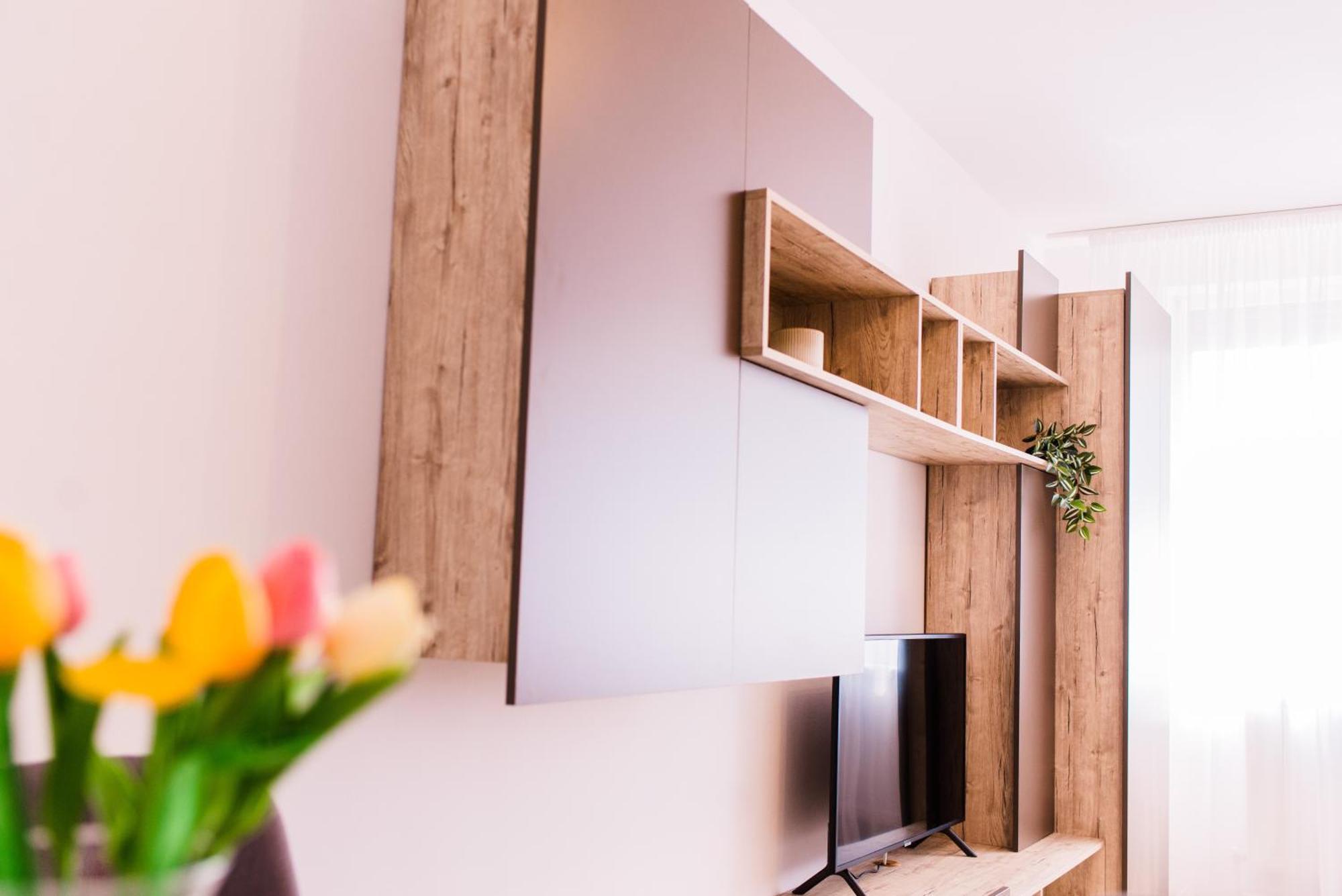 Riverside White Apartment Satu Mare Bagian luar foto