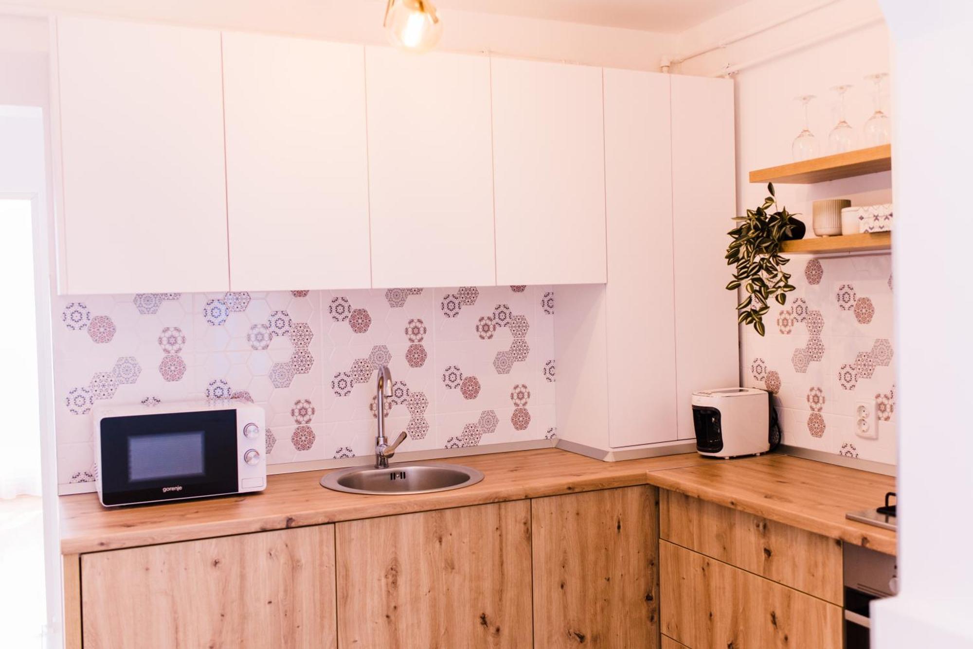 Riverside White Apartment Satu Mare Bagian luar foto
