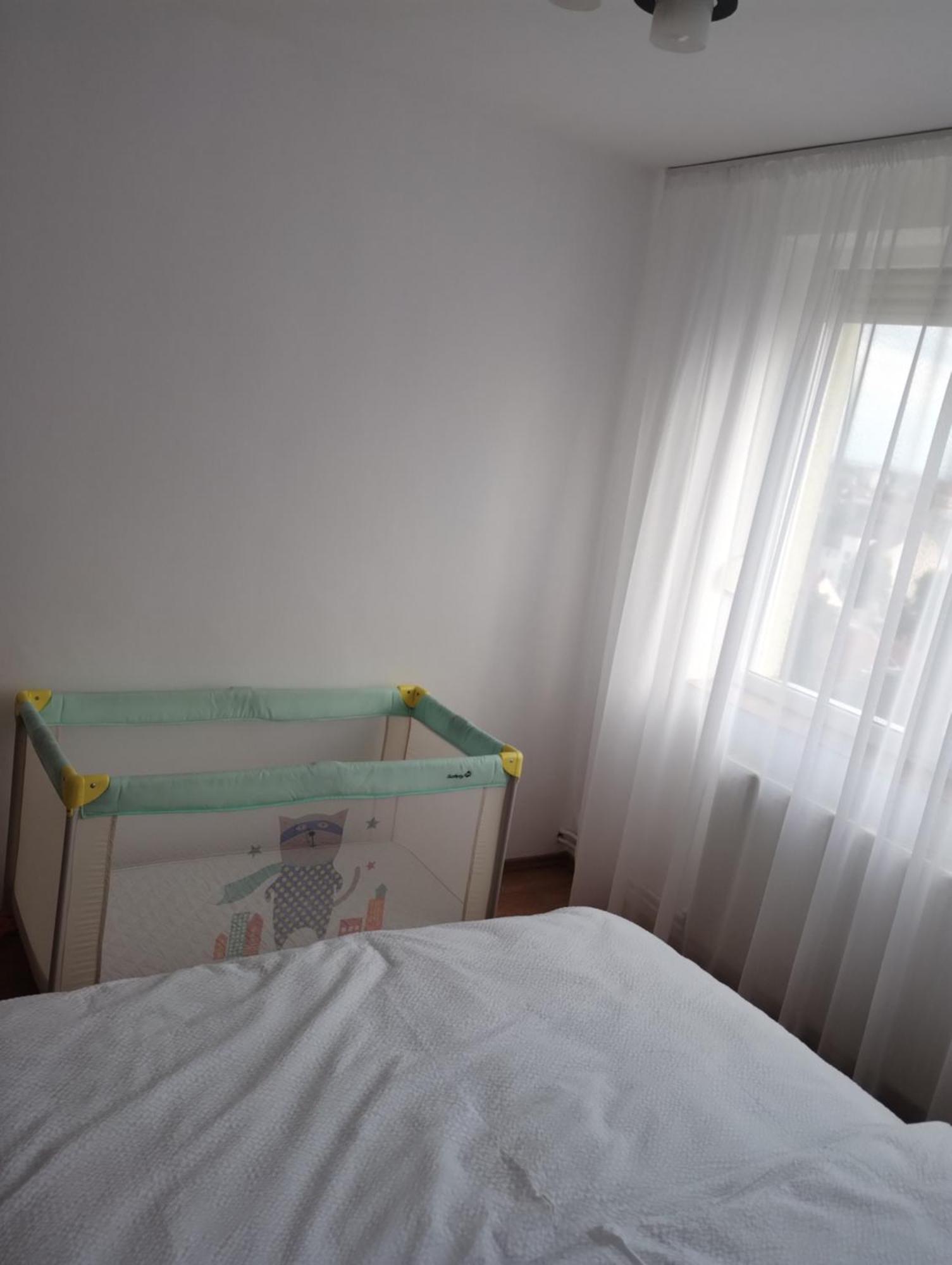 Riverside White Apartment Satu Mare Bagian luar foto